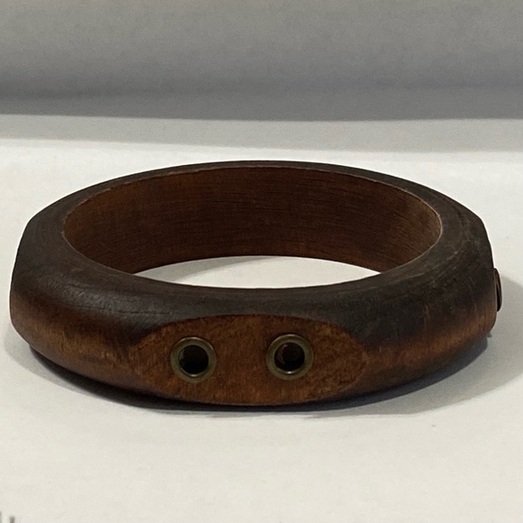 Vintage women brown wooden stud inset deco bangle. Good Used condition. - Picture 1 of 5